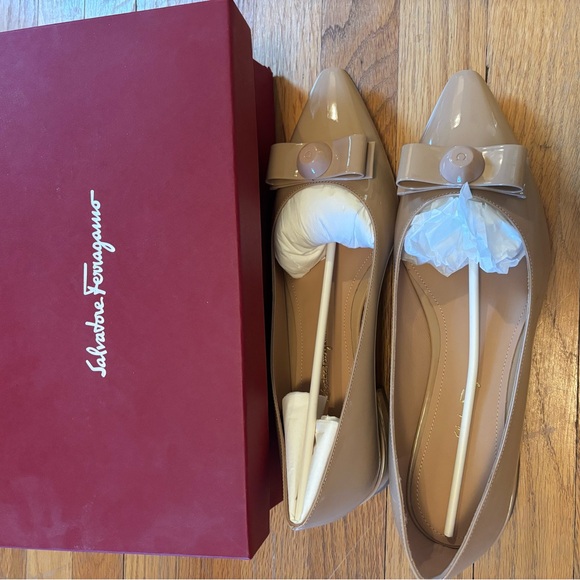 Salvatore Ferragamo Women’s Pointed-toe Varina flats in patent leather - Picture 1 of 4